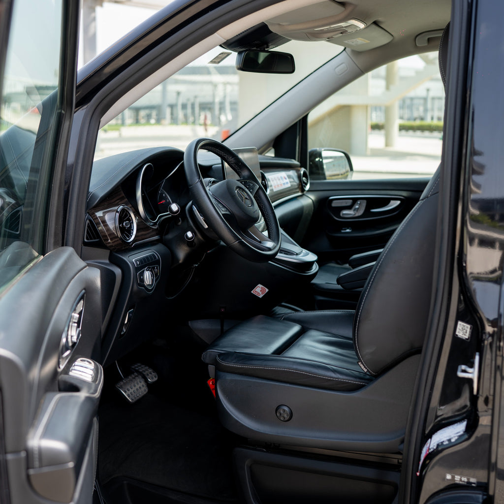 Mercedes V250 5 Seater Dashboard