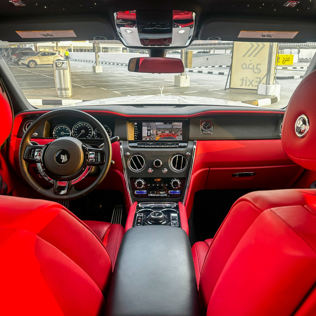 Rolls Royce Cullinan White Dashboard